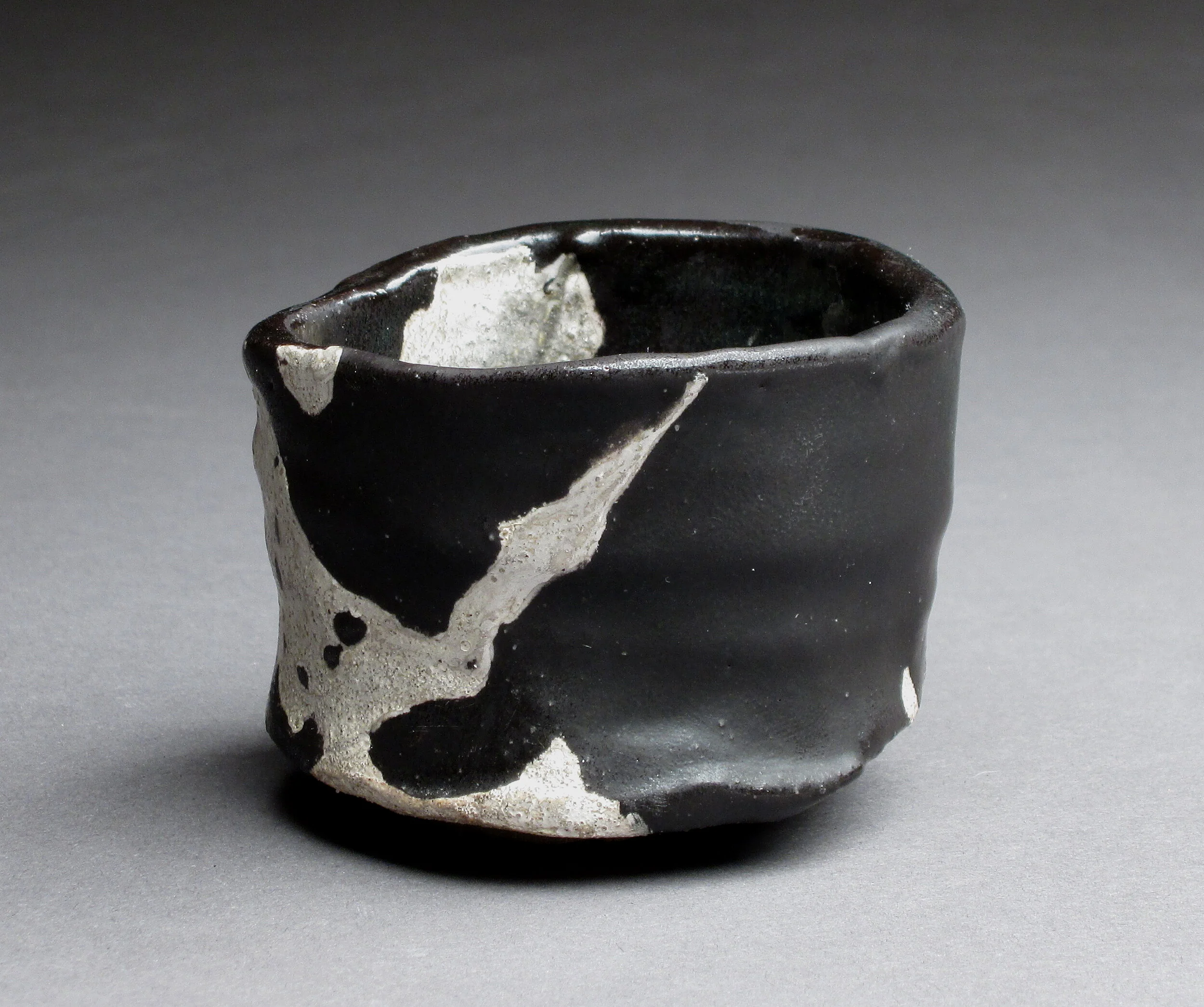 Hikidashi Kuro Oribe Guinomi - Sipper Cup — Robert Fornell Ceramics